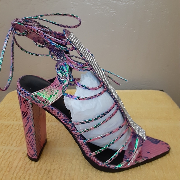 Women shoes - Picture 2 of 2